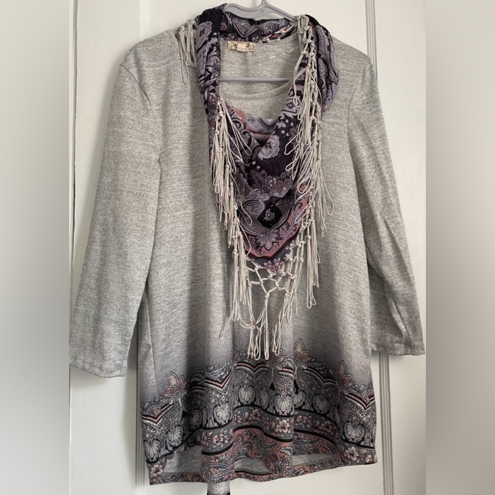 One World Gray Floral Paisley Blouse with Matching Scarf Size: Large